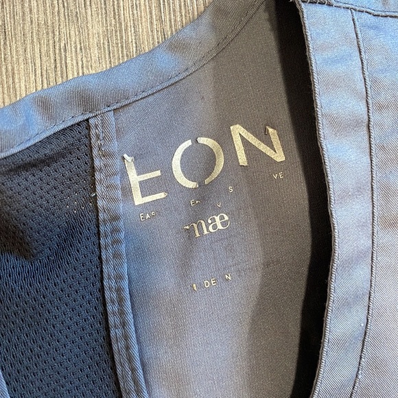 MAEVN scrubs set - Picture 5 of 5